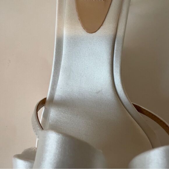 Badgley Mischka Alysha White Satin Open Toe Kitten Heel Bridal Sandal Size 7.5 - Picture 10 of 15